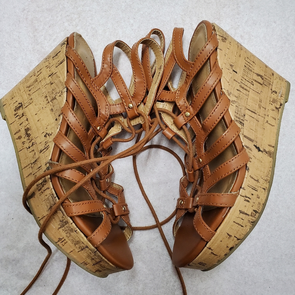 Well worn used worn out summer wedges SPLASH